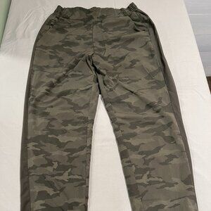 Athleta Camo Lined Jogger Size 6